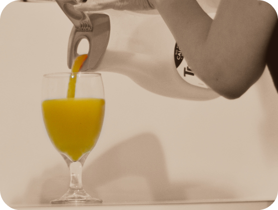 pouring orange juice health benefits of orange juice